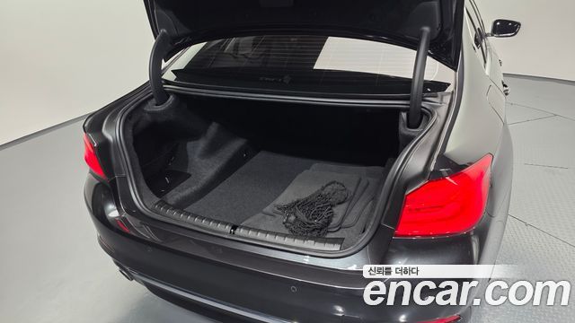 BMW 5-Series 530i xDrive Luxury Plus