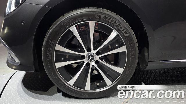Mercedes-Benz E-Class E300e 4MATIC Exclusive
