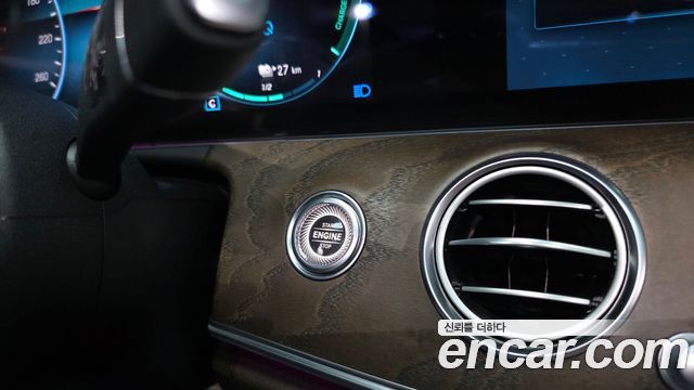 Mercedes-Benz E-Class E300e 4MATIC Exclusive