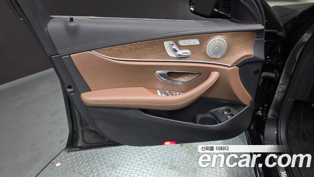 Mercedes-Benz E-Class E300e 4MATIC Exclusive