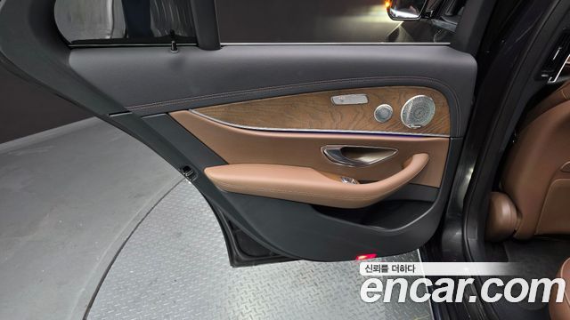 Mercedes-Benz E-Class E300e 4MATIC Exclusive