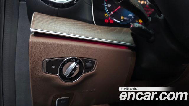 Mercedes-Benz E-Class E300e 4MATIC Exclusive