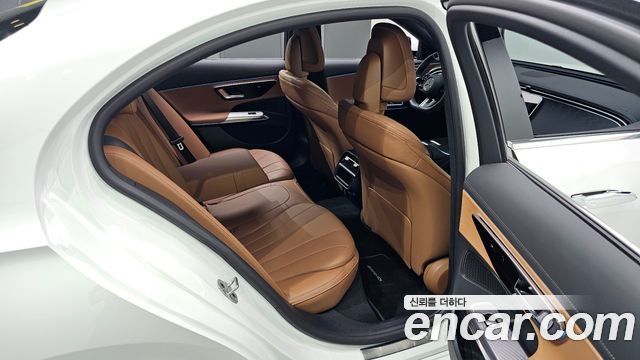 Mercedes-Benz E-Class E200 AMG Line