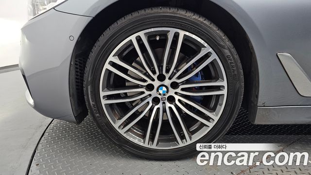 BMW 5-Series 530d M Sport Package