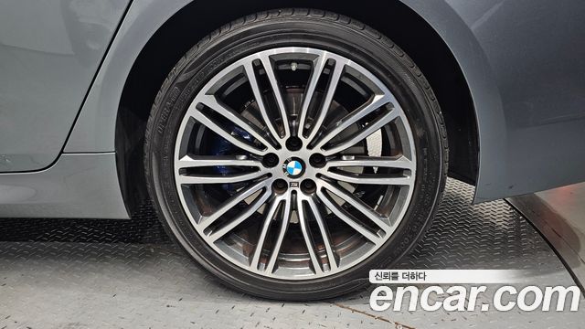 BMW 5-Series 530d M Sport Package