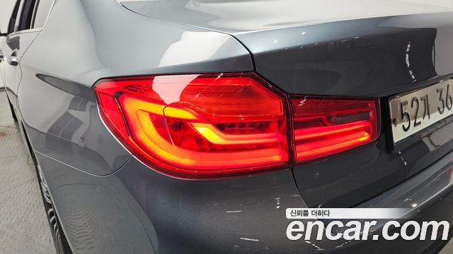 BMW 5-Series 530d M Sport Package