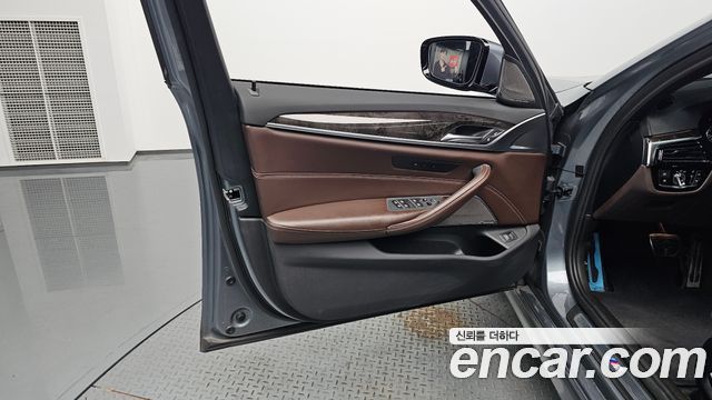 BMW 5-Series 530d M Sport Package