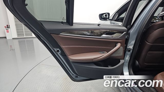 BMW 5-Series 530d M Sport Package