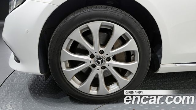 Mercedes-Benz E-Class E300 Exclusive