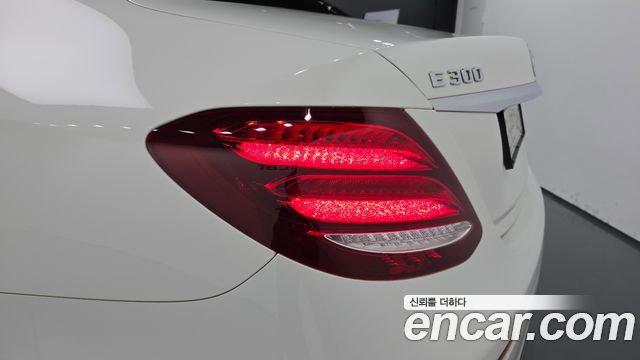 Mercedes-Benz E-Class E300 Exclusive