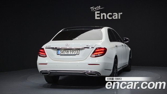 Mercedes-Benz E-Class E300 4MATIC Exclusive