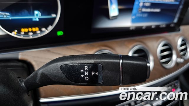 Mercedes-Benz E-Class E300 4MATIC Exclusive
