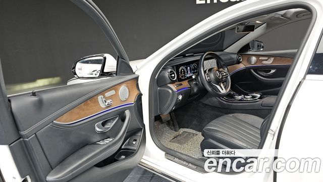 Mercedes-Benz E-Class E300 4MATIC Exclusive