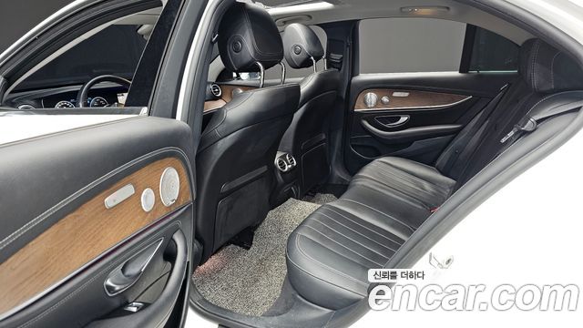 Mercedes-Benz E-Class E300 4MATIC Exclusive