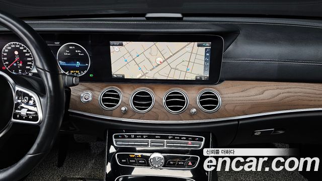 Mercedes-Benz E-Class E300 4MATIC Exclusive