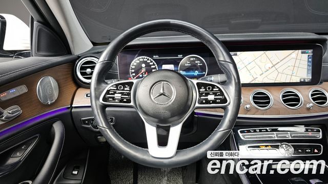 Mercedes-Benz E-Class E300 4MATIC Exclusive