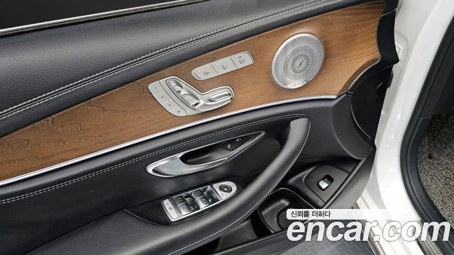 Mercedes-Benz E-Class E300 4MATIC Exclusive