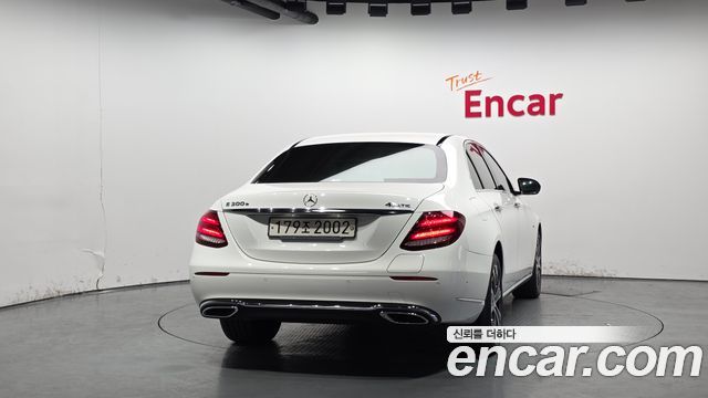 Mercedes-Benz E-Class E300e 4MATIC Exclusive