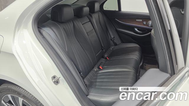 Mercedes-Benz E-Class E300e 4MATIC Exclusive
