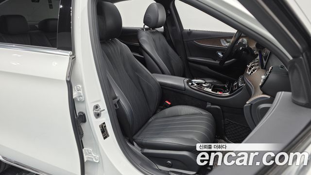 Mercedes-Benz E-Class E300e 4MATIC Exclusive