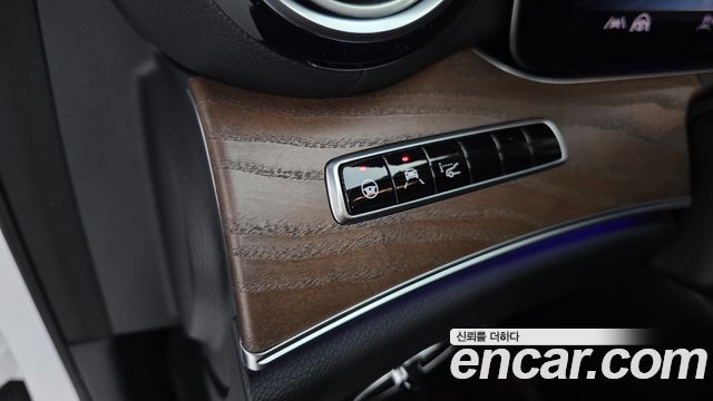 Mercedes-Benz E-Class E300e 4MATIC Exclusive