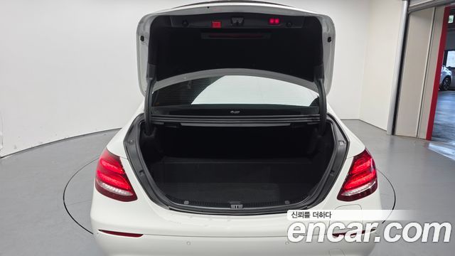Mercedes-Benz E-Class E300e 4MATIC Exclusive