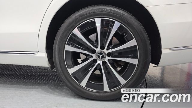 Mercedes-Benz E-Class E300e 4MATIC Exclusive