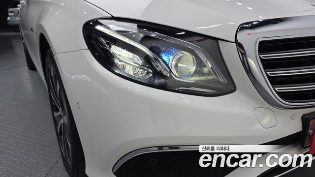 Mercedes-Benz E-Class E300e 4MATIC Exclusive