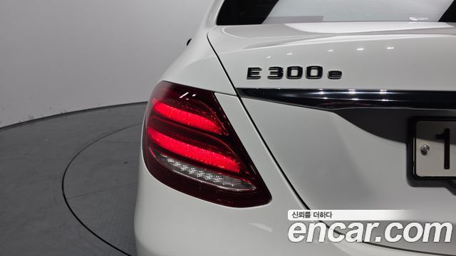 Mercedes-Benz E-Class E300e 4MATIC Exclusive