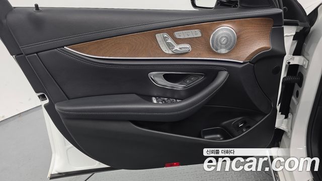 Mercedes-Benz E-Class E300e 4MATIC Exclusive