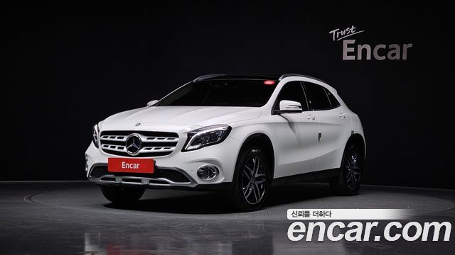 Mercedes-Benz GLA-Class GLA220 Premium