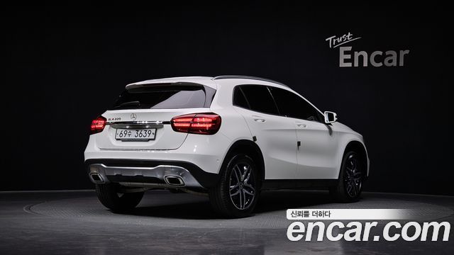 Mercedes-Benz GLA-Class GLA220 Premium
