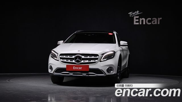 Mercedes-Benz GLA-Class GLA220 Premium