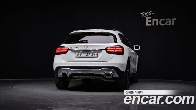 Mercedes-Benz GLA-Class GLA220 Premium