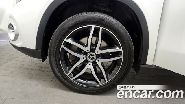 Mercedes-Benz GLA-Class GLA220 Premium