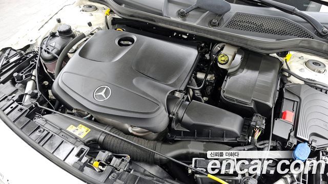 Mercedes-Benz GLA-Class GLA220 Premium