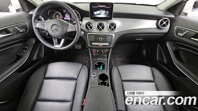 Mercedes-Benz GLA-Class GLA220 Premium