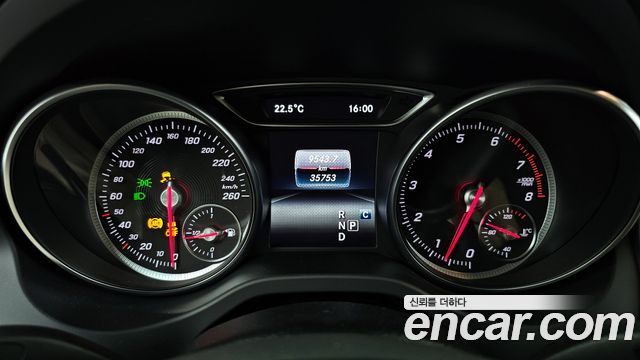 Mercedes-Benz GLA-Class GLA220 Premium