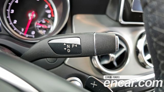 Mercedes-Benz GLA-Class GLA220 Premium