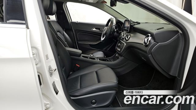 Mercedes-Benz GLA-Class GLA220 Premium