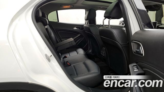 Mercedes-Benz GLA-Class GLA220 Premium