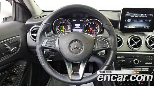 Mercedes-Benz GLA-Class GLA220 Premium