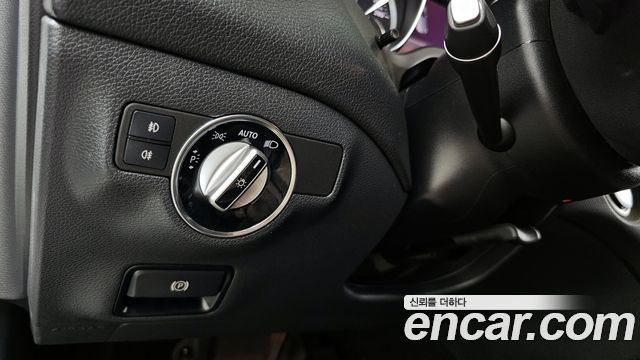 Mercedes-Benz GLA-Class GLA220 Premium