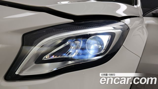 Mercedes-Benz GLA-Class GLA220 Premium