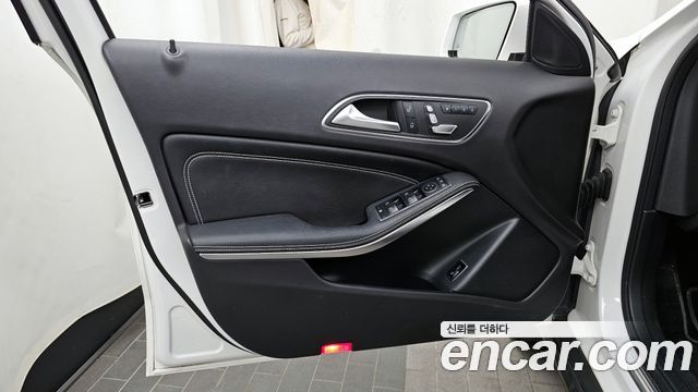 Mercedes-Benz GLA-Class GLA220 Premium