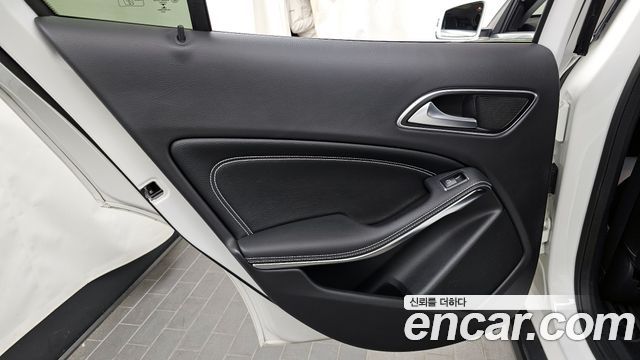 Mercedes-Benz GLA-Class GLA220 Premium