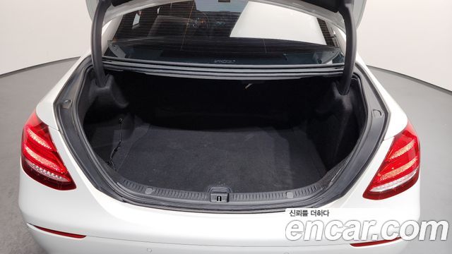 Mercedes-Benz E-Class E300 Avantgarde