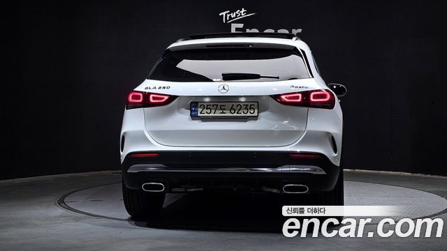 Mercedes-Benz GLA-Class GLA250 4MATIC