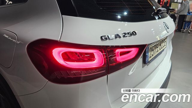 Mercedes-Benz GLA-Class GLA250 4MATIC