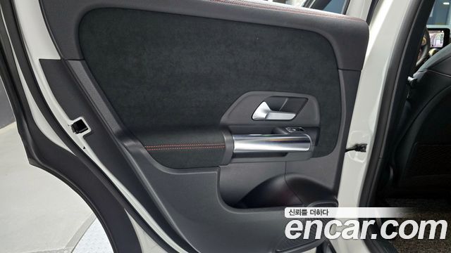 Mercedes-Benz GLA-Class GLA250 4MATIC